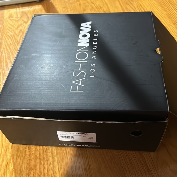 New in box fashion nova KNEE high boots! - Picture 7 of 7